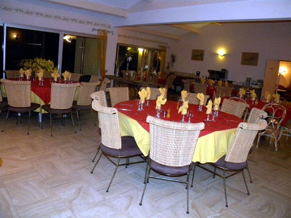 Hotel Restaurant Le Mas De L'Olivier ปอง-แซ็ง-เอสปริ ภายนอก รูปภาพ